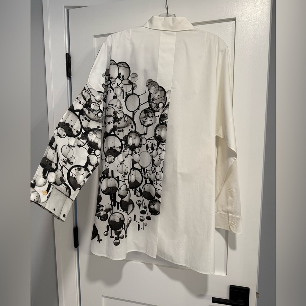 Akris Punto White and Black Graphic Cotton Button-Up Shirt, Size 14 - Picture 8 of 9